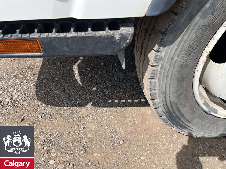 2013-isuzu-nqr-image-9