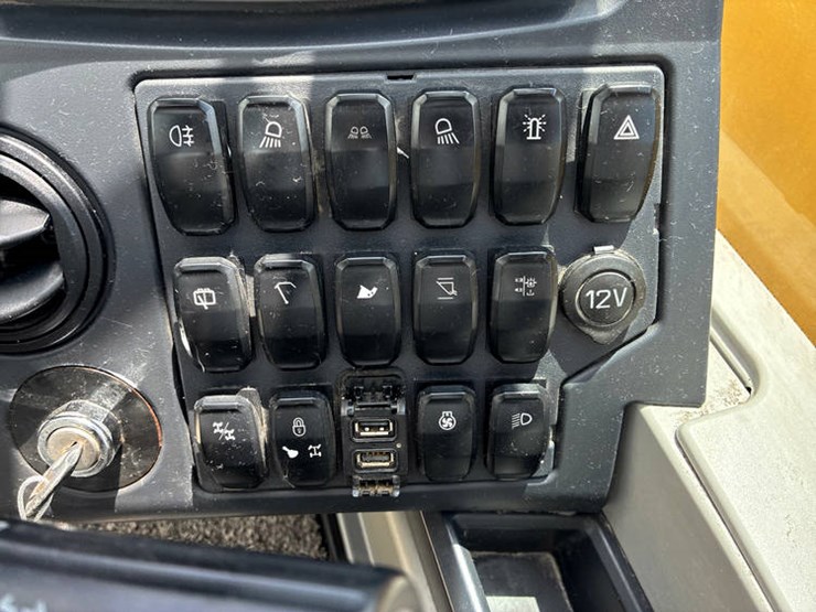 2018-caterpillar-th408d-image-81