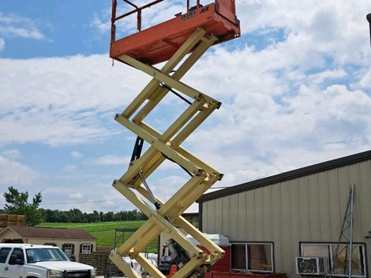 2016-jlg-2632es-image-21