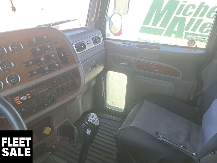 2009-peterbilt-367-image-17