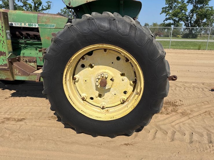 john-deere-2840-image-9