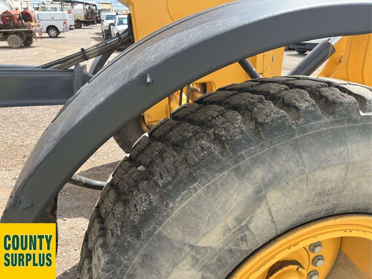 2017-deere-870g-image-23