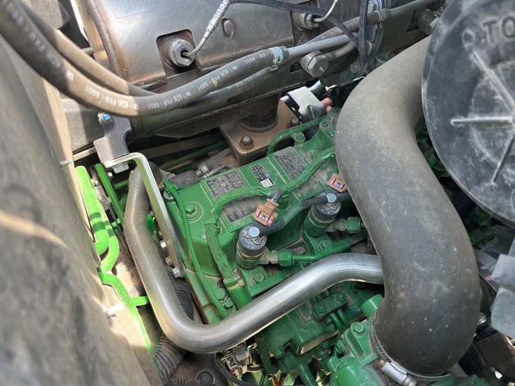 2021-john-deere-4044m-image-19