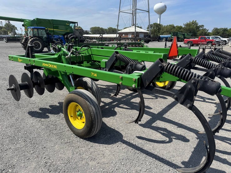 john-deere-714-image-11