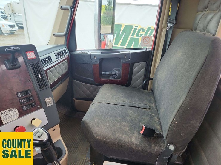 2012-freightliner-coronado-122-sd-image-8