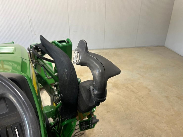 2021-john-deere-4044m-image-30