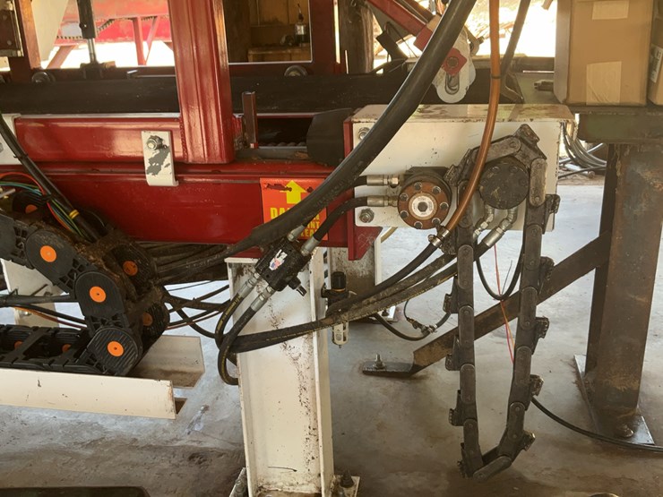 2022-john-deere-80-image-32