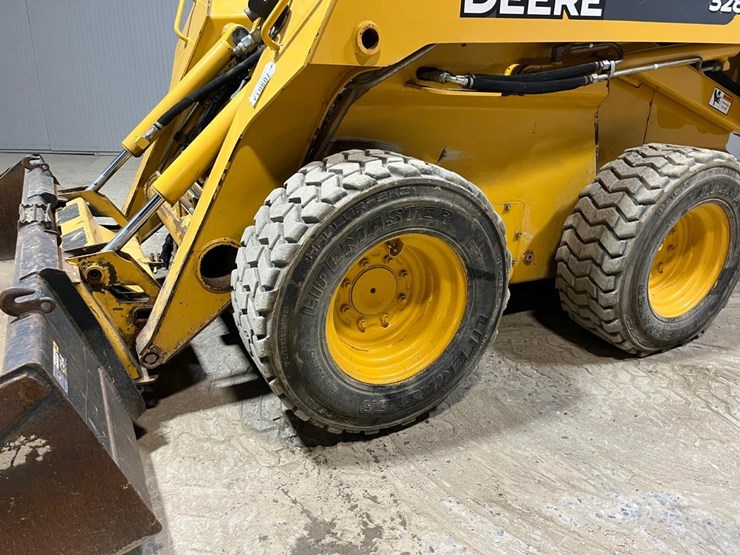 2018-john-deere-328-image-12