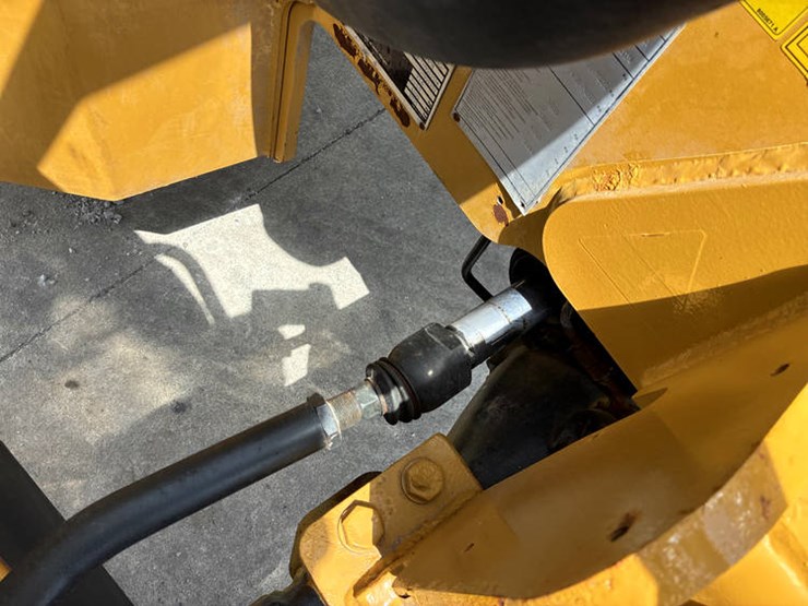 2018-caterpillar-th408d-image-57