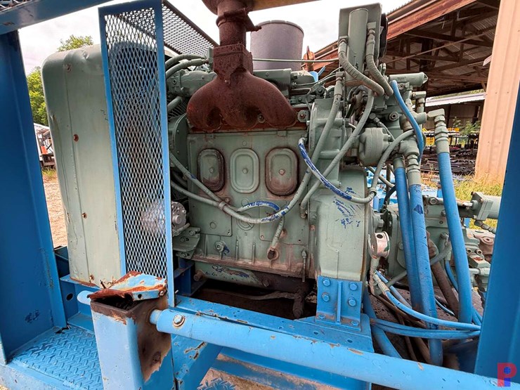 evco-85-ton-power-swivel-mtd.-on-19’-t/a-gooseneck-trailer-image-8