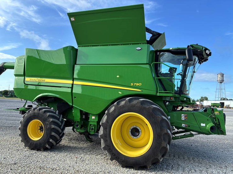 2024-john-deere-s790-image-1