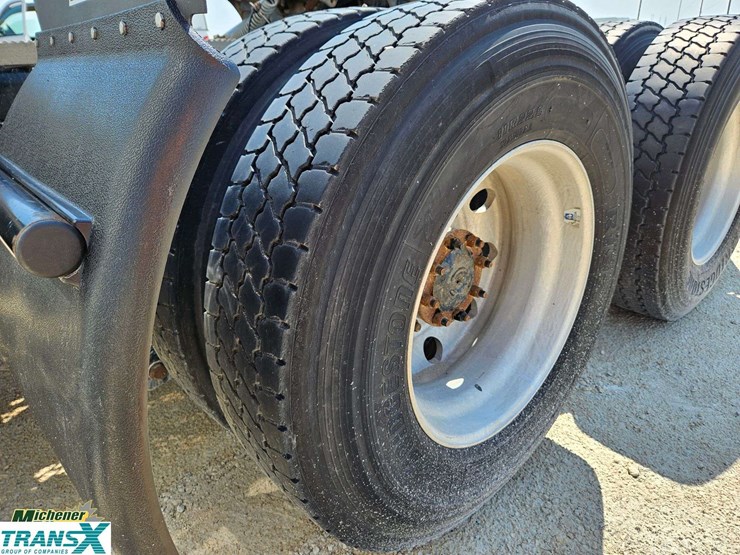 2020-peterbilt-579-image-10