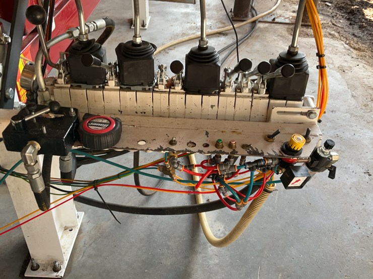 2022-john-deere-80-image-87