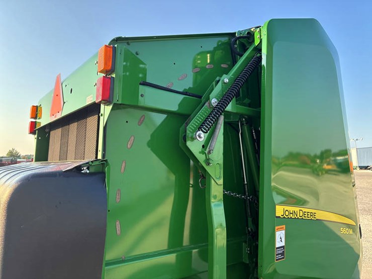 2019-john-deere-560m-image-41