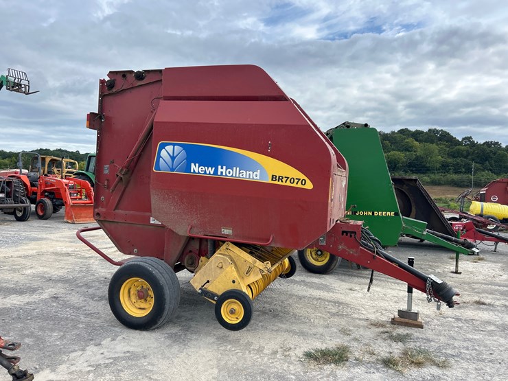new-holland-br7070-image-1
