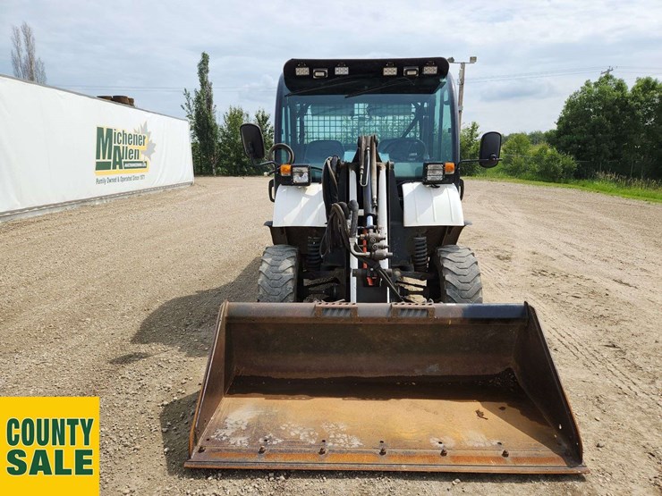2011-bobcat-toolcat-5600-image-12
