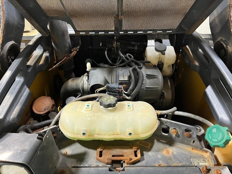 2015-deere-318e-image-15