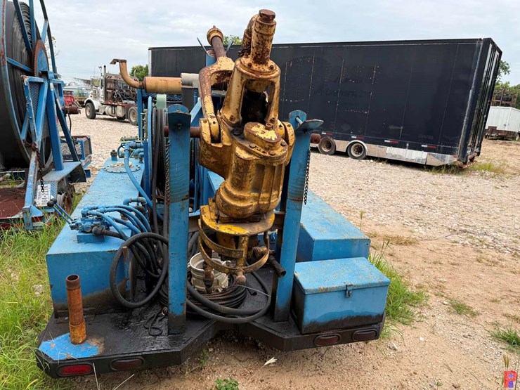 evco-85-ton-power-swivel-mtd.-on-19’-t/a-gooseneck-trailer-image-9