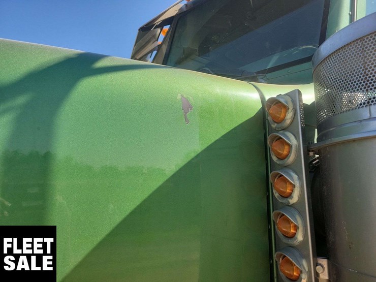 2009-peterbilt-367-image-36