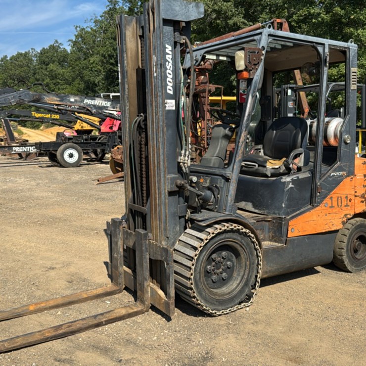 #270 • Doosan C35-5 Forklift