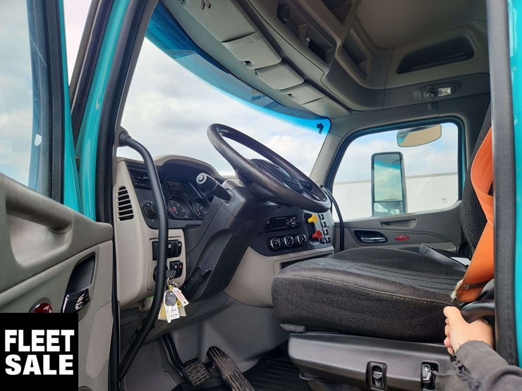 2019-peterbilt-579-image-8