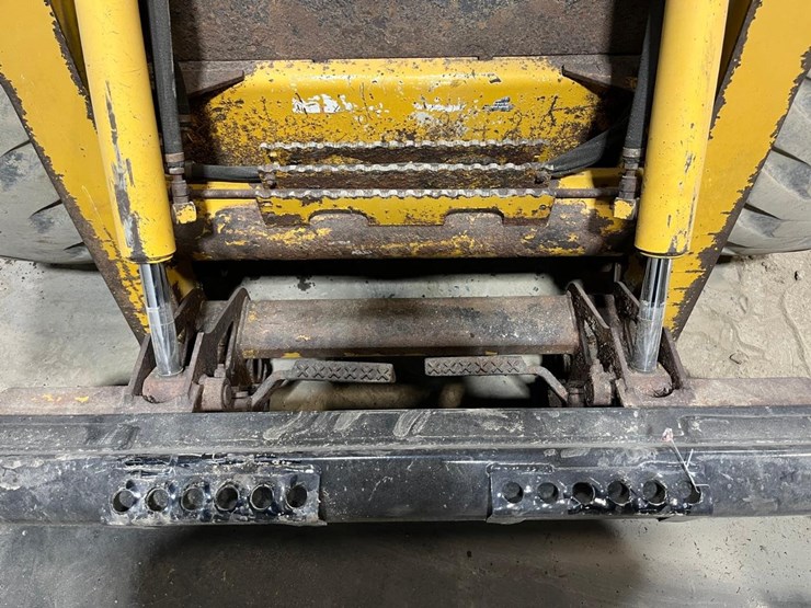 john-deere-317-image-10