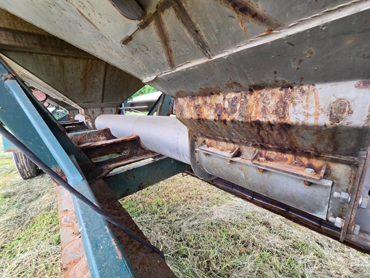 2014-doyle-dry-fertilizer-tender-trailer---kubota-diesel,-3-stainless-compartments,-side-discharge-image-50