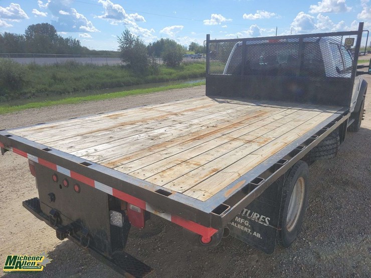 2022-ford-f550-image-27