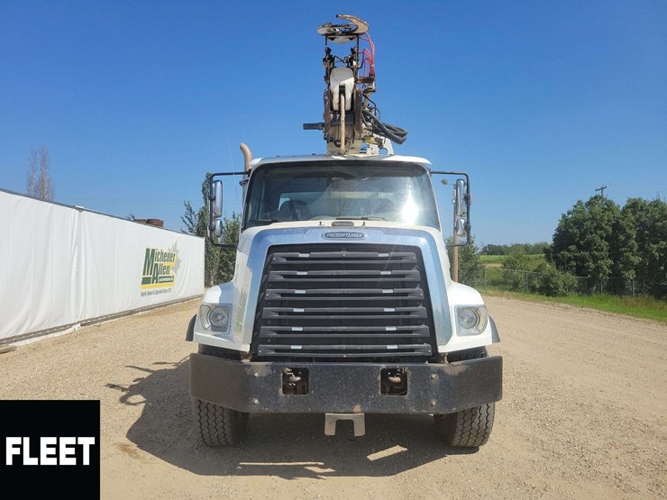 2015-freightliner-108sd-image-15