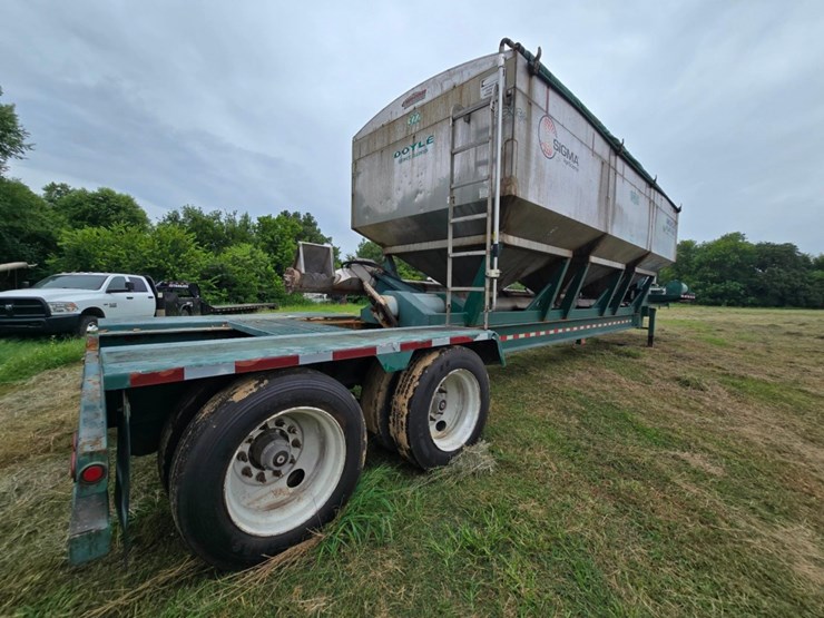 2013-doyle-dry-fertilizer-tender-trailer---kubota-diesel,-3-stainless-compartments,-side-discharge-image-24
