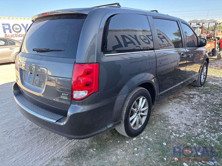 2018-dodge-grand-caravan-sxt-image-3