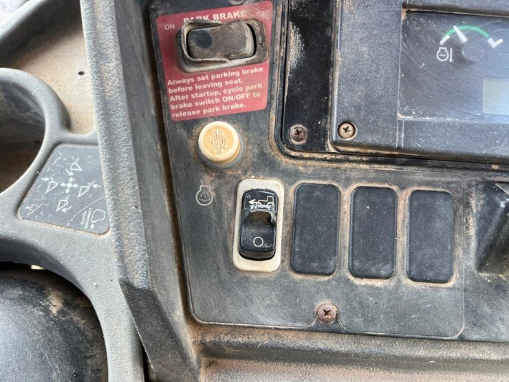 deere-410g-image-29