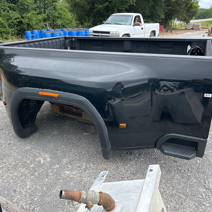 #91 • GMC DENALI DUALLY TRUCK BED