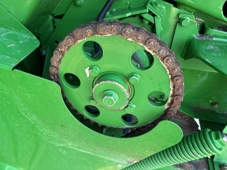 2019-john-deere-560m-image-52