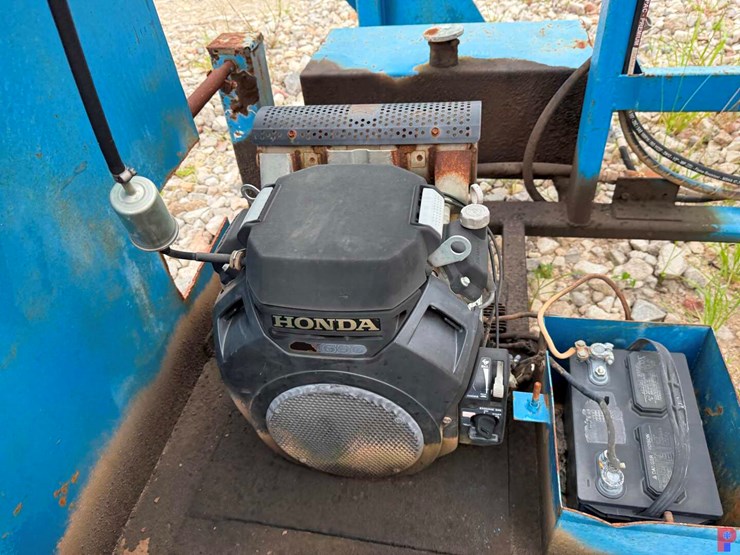 2015-united-trailer-22’-x-102”-t/a-gooseneck-hydraulic-reel-trailer-image-5