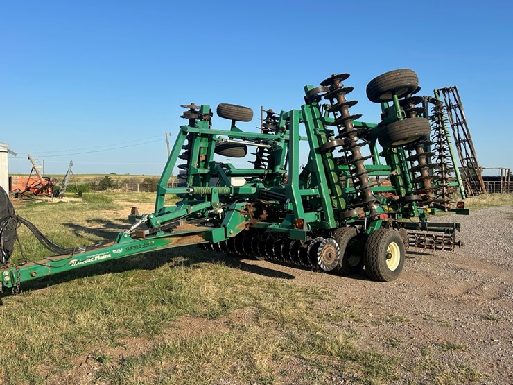 2014-great-plains-2400tm-image-1