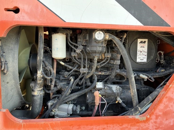 2014-jlg-8042-image-11