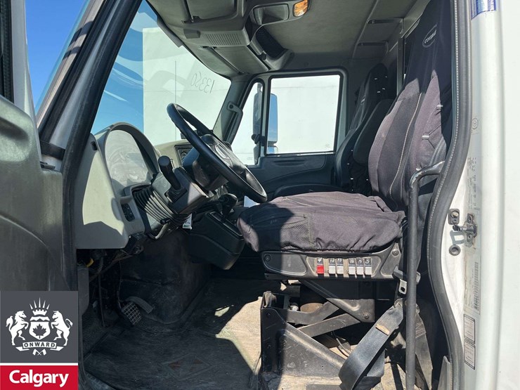 2013-international-durastar-4300-image-9