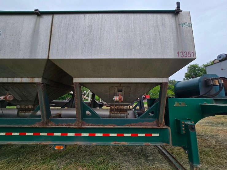 2014-doyle-dry-fertilizer-tender-trailer---kubota-diesel,-3-stainless-compartments,-side-discharge-image-17