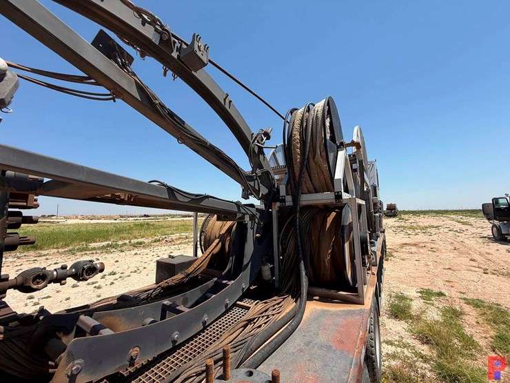 2012-total-equipment-and-service-15k-1-1/4”-4-axle-coil-tubing--trailer-image-27