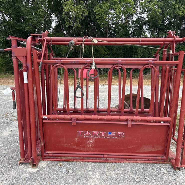 #78 • TARTER CATTLE SQUEEZE CHUTE