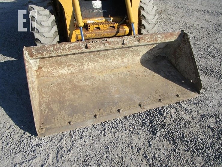 deere-320-image-7
