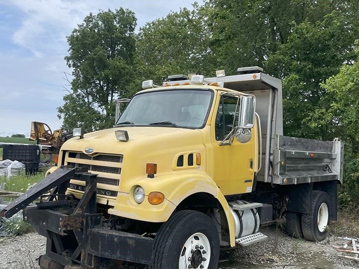 2003-sterling-l7500-image-1