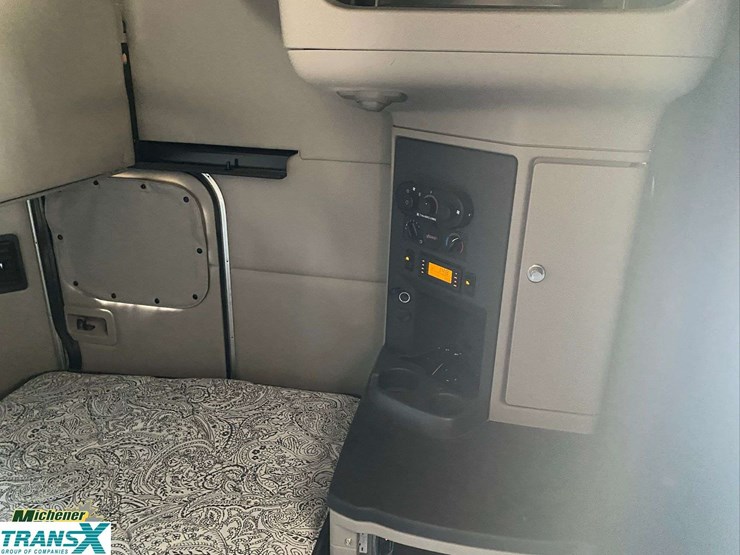 2019-peterbilt-579-image-44