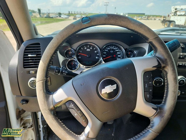 2013-chevrolet-silverado-3500hd-image-9