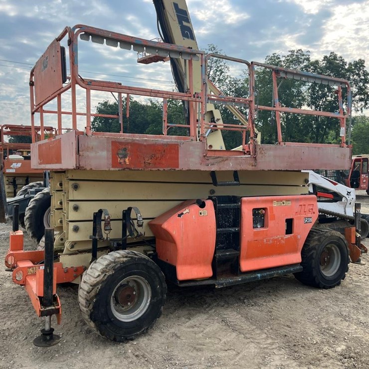 2005 JLG 4394RT