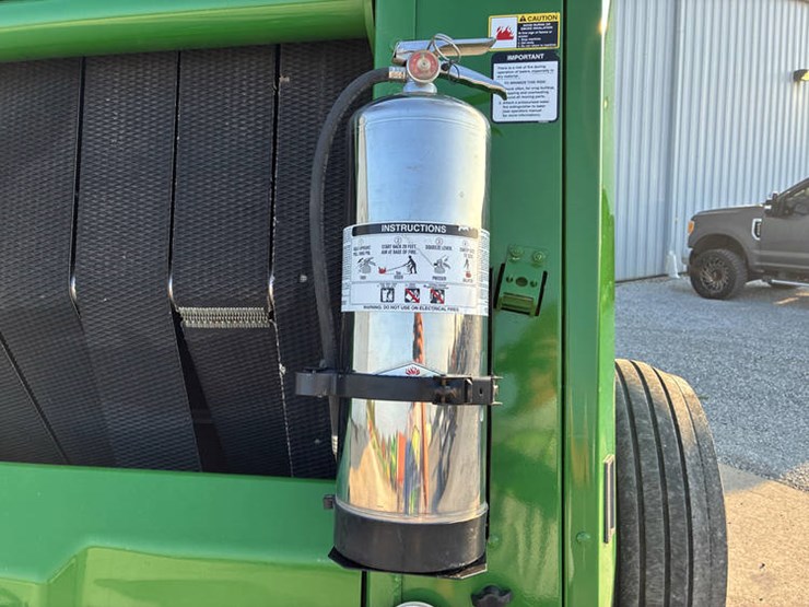 2019-john-deere-560m-image-13
