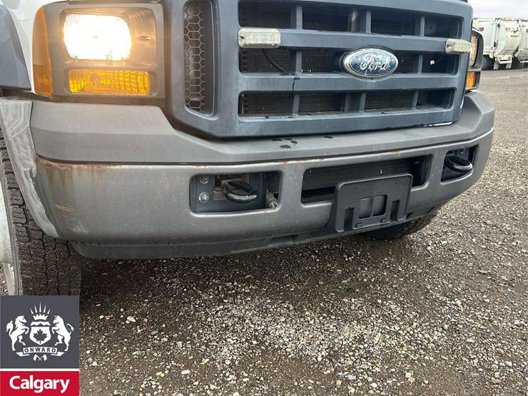 2006-ford-f550-image-23
