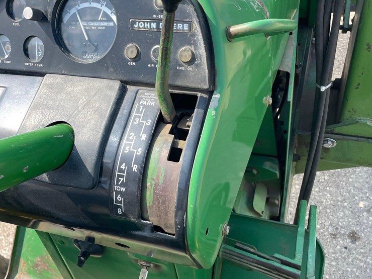 john-deere-3020-image-33