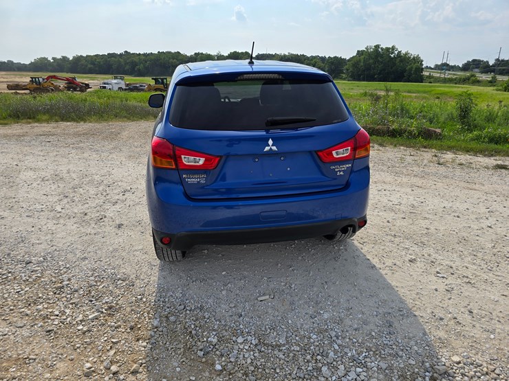 2015-mitsubishi-outlander-image-18